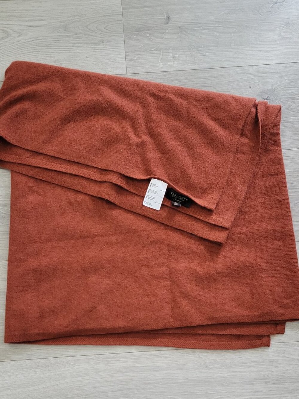 Cashmere Oversized Scarf - Picture 2 of 2